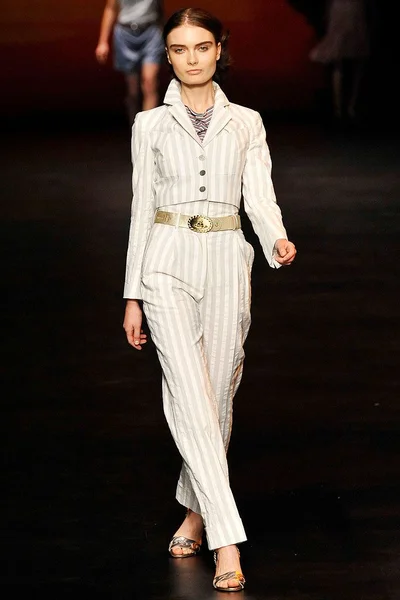 Look 14